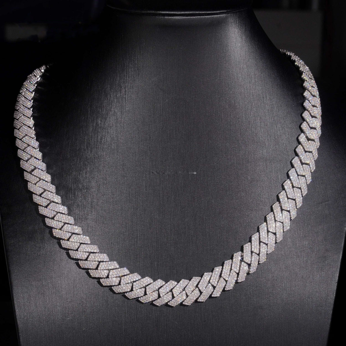 15MM Cadena Cubana Triple Fila Moissanite Zinc