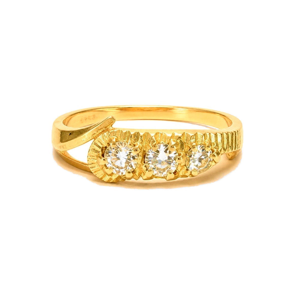 Anillo de Dama Oro 14k Tres Circonios con Banda Texturizada