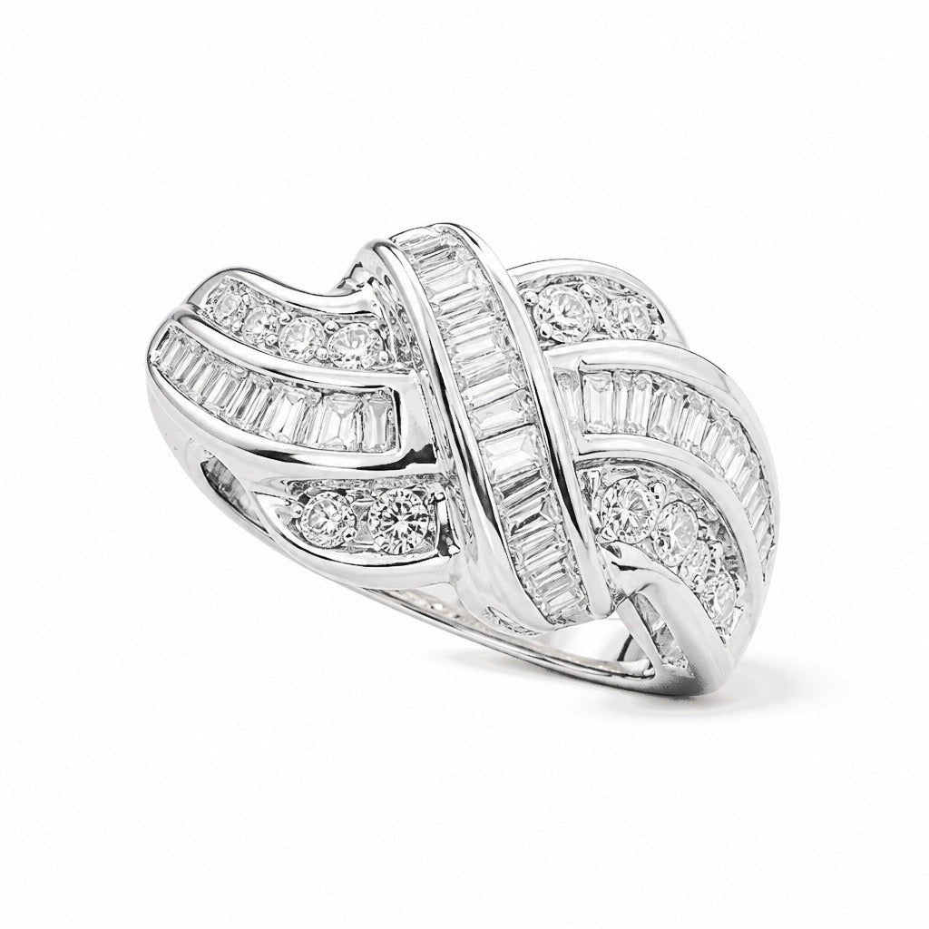 Anillo de Dama Oro Blanco 14k Nudo Baguette con Diamantes Naturales