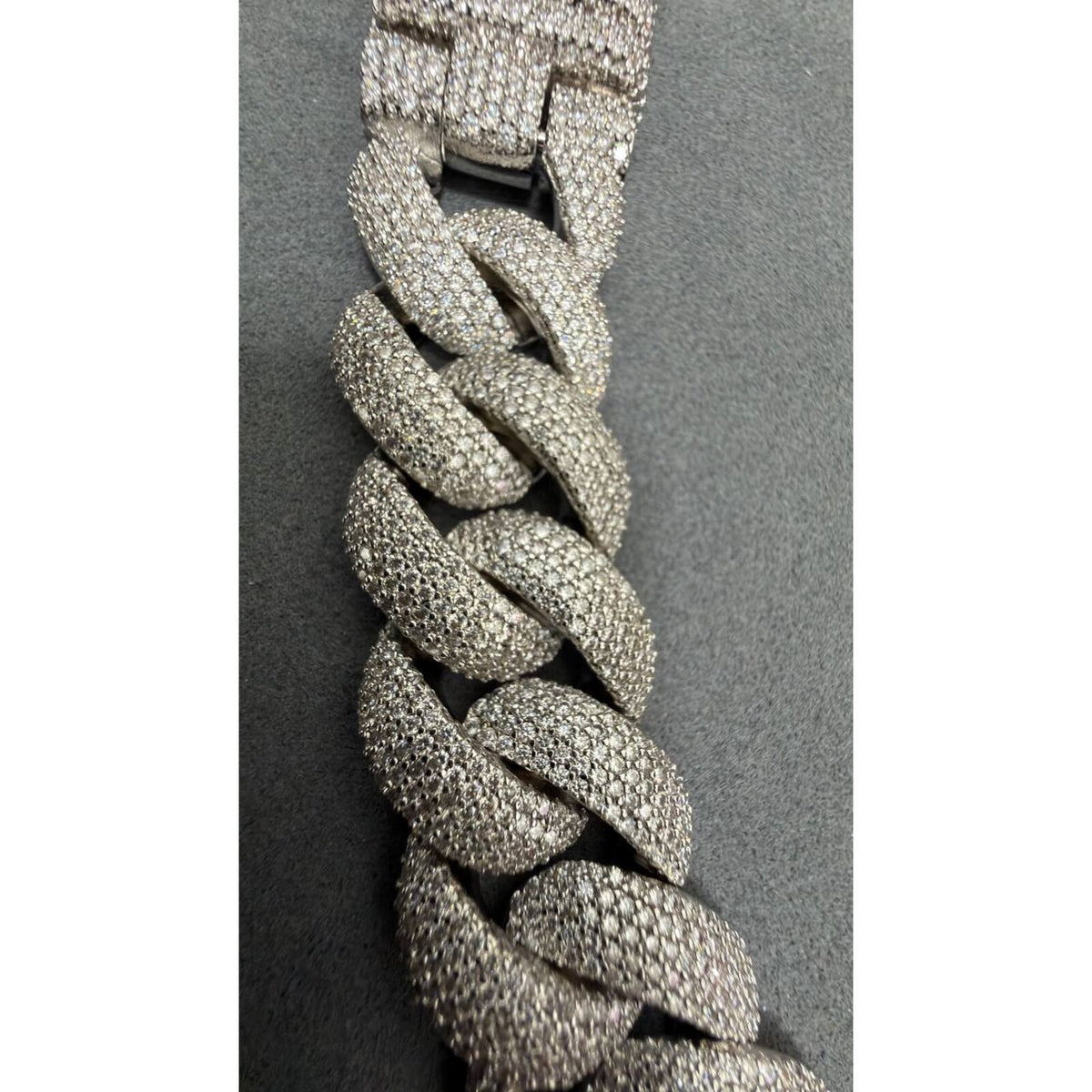 20MM Cadena Cubana Pavé Moissanite Zinc