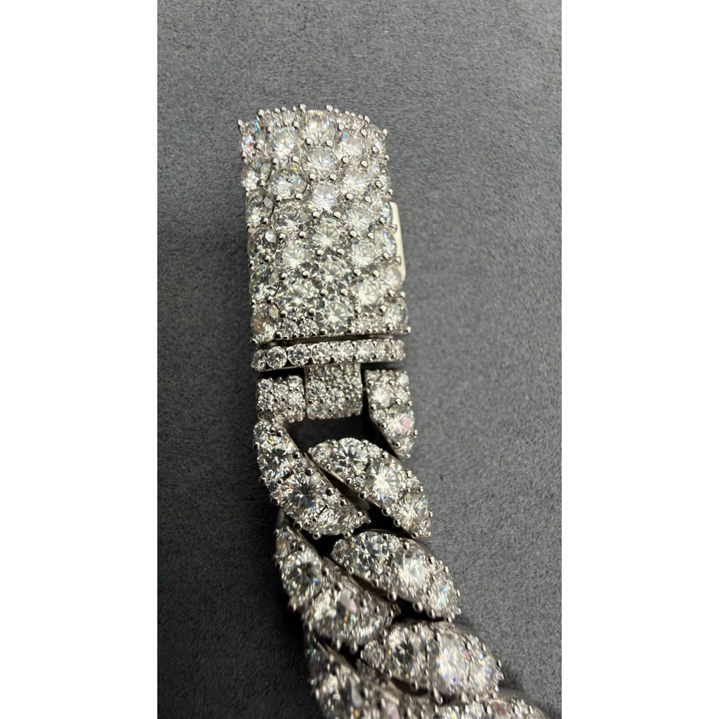 16MM Manilla Cubana Pavé Moissanite Latón