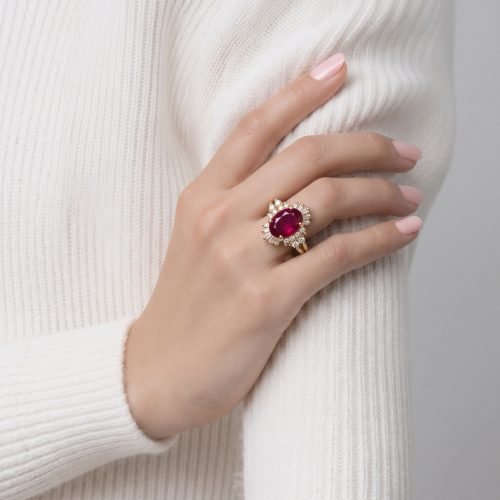 Anillo de Rubi con diamantes